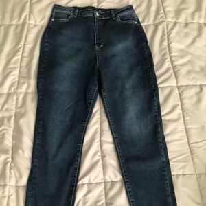 BOOHOO petite booty shaping jeans